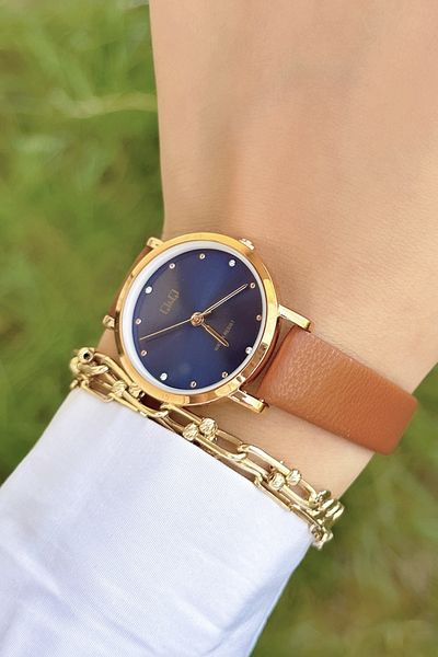 Q&Q Stylish Women's Wristwatch with Leather Cord