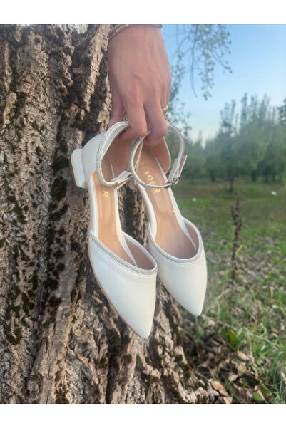 LİNEER حذاء نسائي من أم اللؤلؤ باللون الأبيض الفاتح بكعب 3.5 سم وكابل حجري لل...