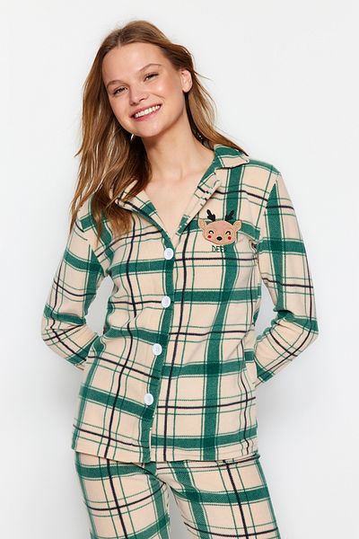 Trendyol Collection Wintergrünes, besticktes, kariertes Fleece-Pyjama-Set – THMAW24PT00175