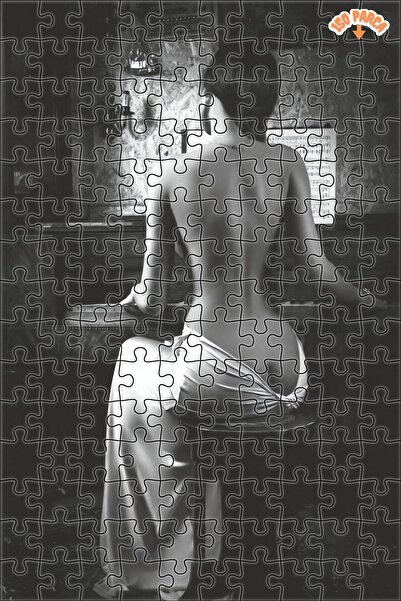 Teona Ahşap Piyano Çalan Kadın Dekoratif Çift Katlı Çerçeveli Asılabilir Ahşap Puzzle 150 PARÇA 20X30