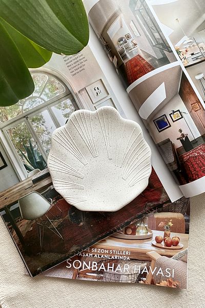 Mandalin Art Studio Granite Effect Seashell Shaped Decorative Plate