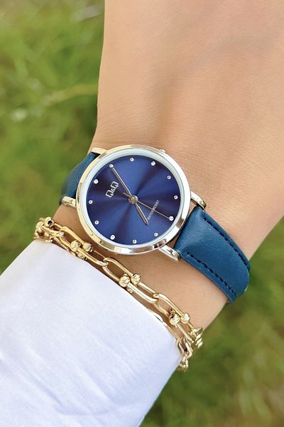 Q&Q Stylish Women's Wristwatch with Leather Cord