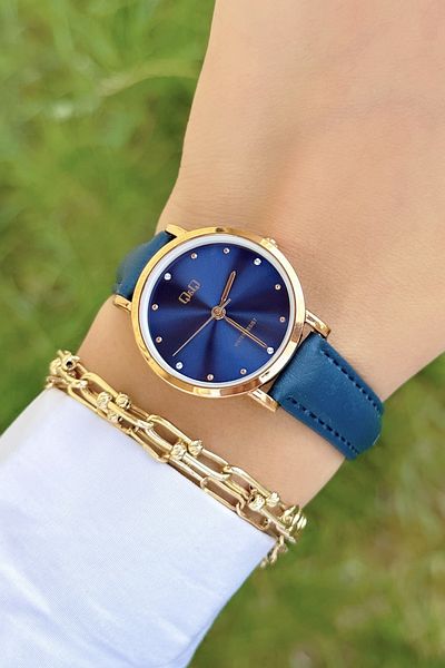 Q&Q Stylish Women's Wristwatch with Leather Cord