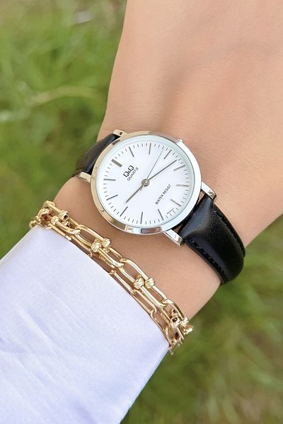 Q&Q Women's Wristwatch with Leather Band
