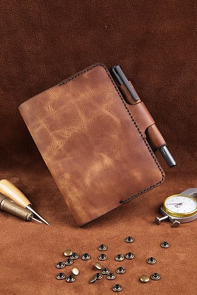 New Coast Leather 1900's Ръчно изработен калъф за тефтер A6 от естествена кожа