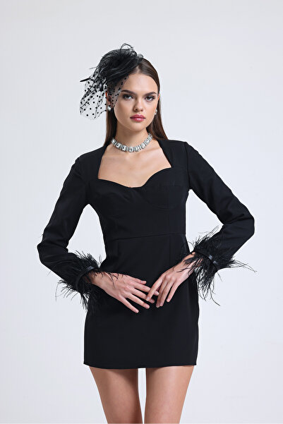 Şeyma Özer Özel Tasarım Kadın Vatkalı Kalp Yaka Kolu Tüylü Mini Elbise Nikah Elbisesi