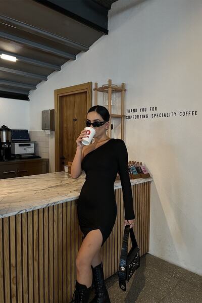 World Fashion Trends Rochie elastică cu mânecă lungă, cu detaliu cu fantă neagră