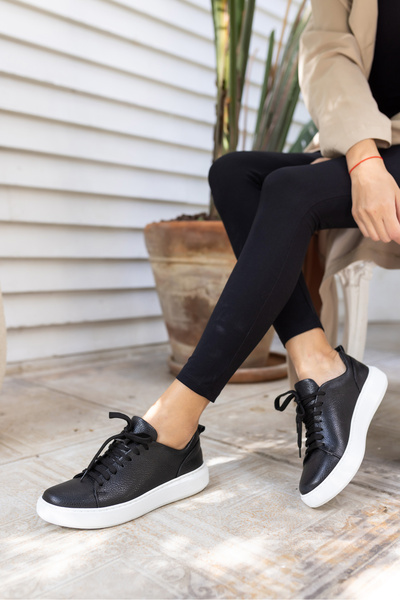 ANGELİNA JONES حذاء رياضي نسائي من الجلد الطبيعي باللون الأسود من BLAIR