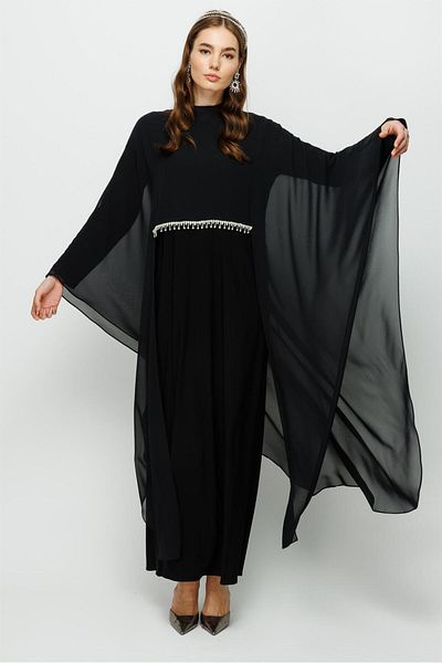 Esswaap Set rochie Sandy cu pelerină din șifon cu detalii de piatră, negru