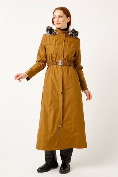 Esswaap Top Section Stitching Detailed Fur Coated Bondit Parka Tan