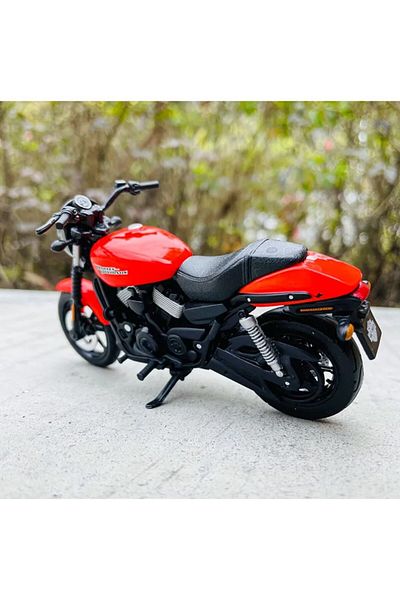Maisto 2015 Harley Davidson Street 750 1:18 Model Motorcycle