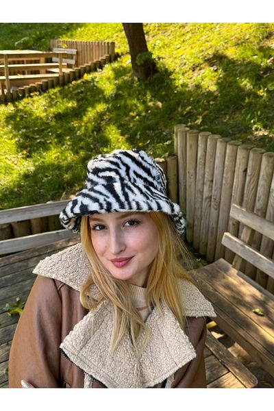 Eke Tekstil Women's Zebra Patterned Plush Bucket Hat
