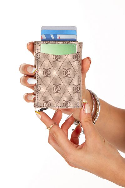 Newish Портфейл Adelina Unisex Mink Rio с автоматичен плъзгащ се държач за карти