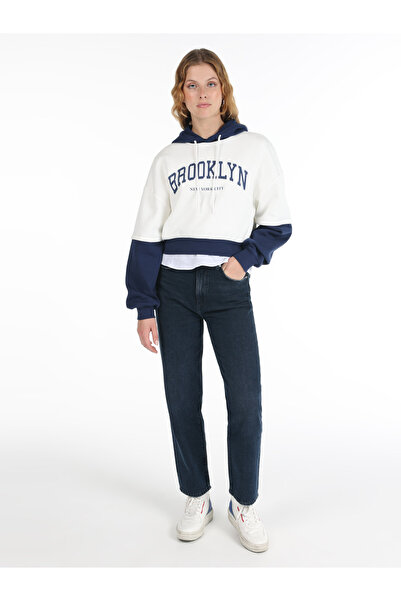 Colin's Бяла дамска суитшърт с качулка и принт, с редовна кройка