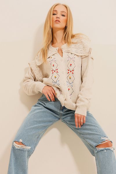 Trend Alaçatı Stili Women's Cream Crew Neck Embroidery Frilly Sleeve Winter Knitwear Cardigan ALC-X11135