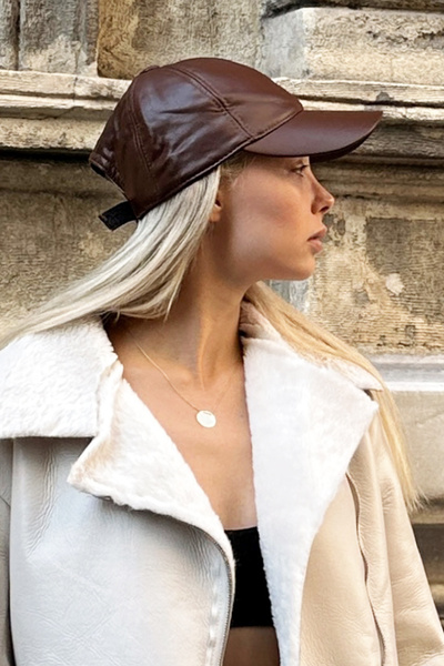 Trend Alaçatı Stili Dámská kávová čepice z umělé kůže ALC-X11159