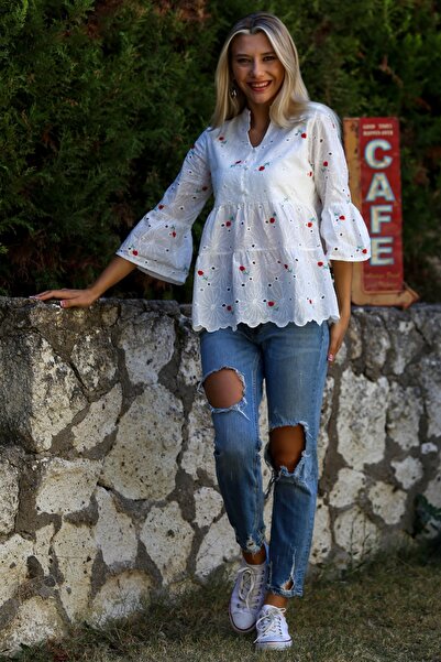 Chiccy Λευκή μπλούζα με βολάν με βολάν με κέντημα με κέντημα