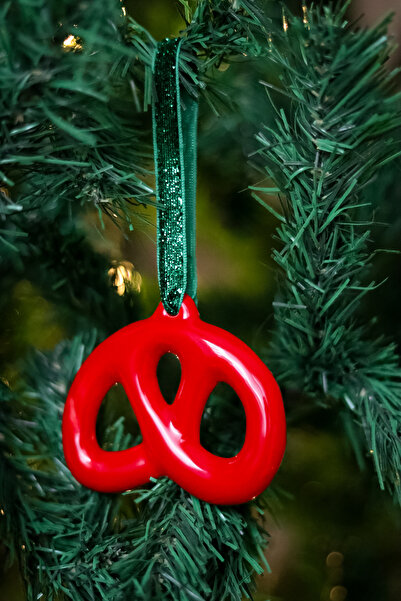 Beige & Stone Новорічна ялинкова прикраса Червона керамічна претцель-бублик Я...