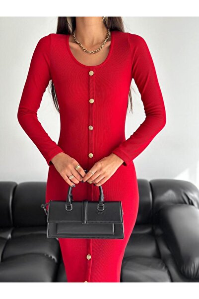 timagna Kırmızı Düğmeli Triko Elbise – Vücuda Oturan Uzun Kollu Midi Şıklık