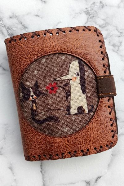 Fildişi Aksesuar Hand Carry Women's Wallet - Vegan Leather, Cat & Dog Picture, Brown Color