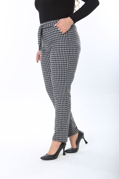 thalep Plus Size Plaid Pocket Belted Trousers