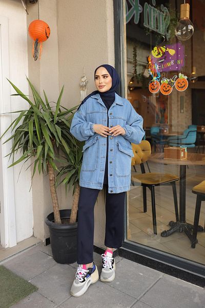 lurex moda JACĂ OVERSIZE DE DENIM CU BUZUARE ÎN CRUCE ȘI MÂNECI ELASTICE
