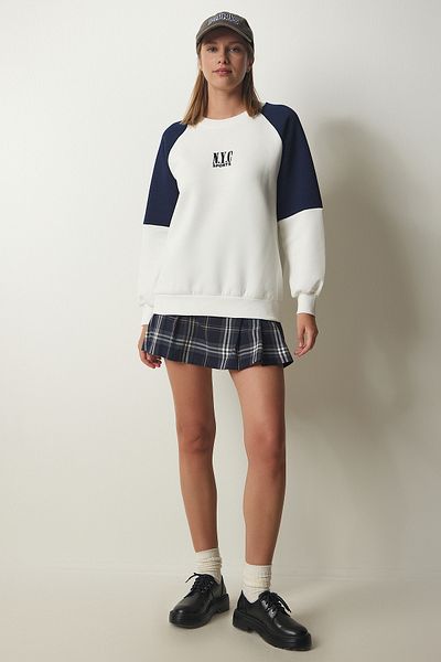 Happiness İstanbul Weißes, marineblaues Sweatshirt mit Reliefmuster in Blockfarben für Damen HF00448