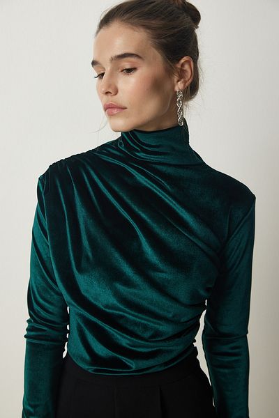 Happiness İstanbul Women's Emerald Green Gathered Collar Stylish Velvet Blouse FF00144