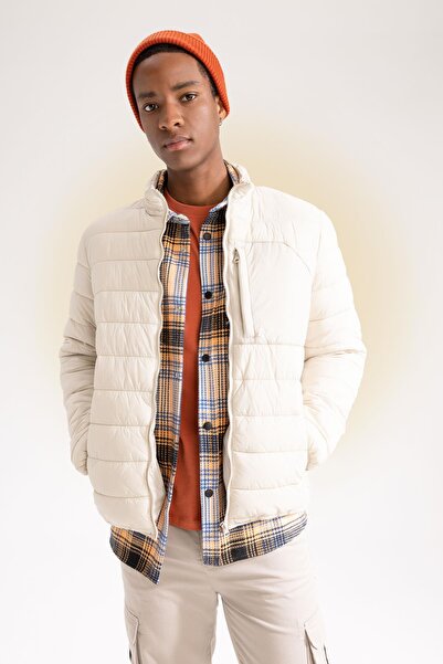 DeFacto Lightweight and Seasonal Windproof down Jacket - Slim Fit with Zipper and Pocket X2467Az22Au