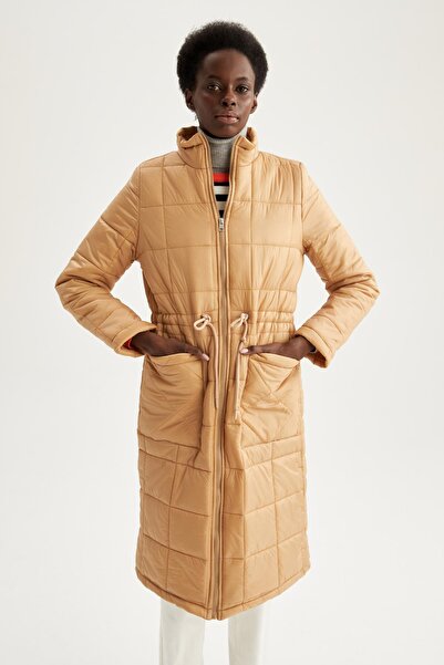 DeFacto Su Itici Dik Yaka Kapitoneli Cepli Kemerli Uzun Şişme Kışlık Mont V4436az22sp