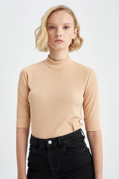 DeFacto Slim Fit Yarım Balıkçı Yaka Kısa Kollu Tişört