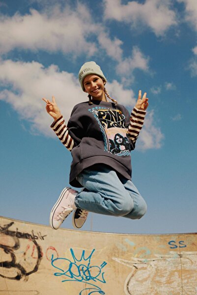 DeFacto Cool Pink Floyd Oversize Fit Crew Neck Sweatshirt