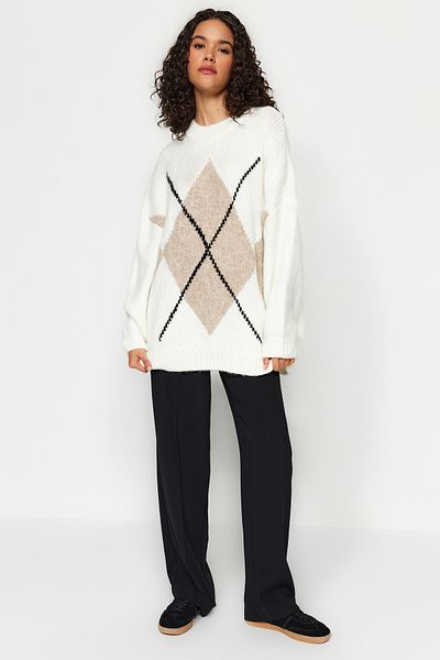 Trendyol Collection Ecrufarbener, weich strukturierter, gemusterter Strickpullover TWOAW24KZ01274