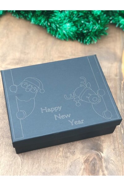 Generic Brand New Year's Special Designed 4 pieces of cotton socks and 2 pieces of custom Christmas patterned metal box candles