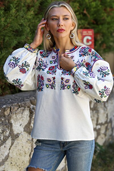 Chiccy White Embroidered Collar Balloon Sleeve Woven Casual Blouse with Embroidered Collar and Sleeve End