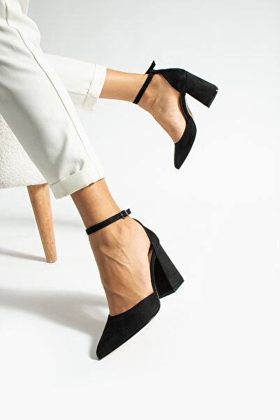 La Limar 8,5 см чорні замшеві туфлі на товстому каблуці з ремінцем на щиколотці