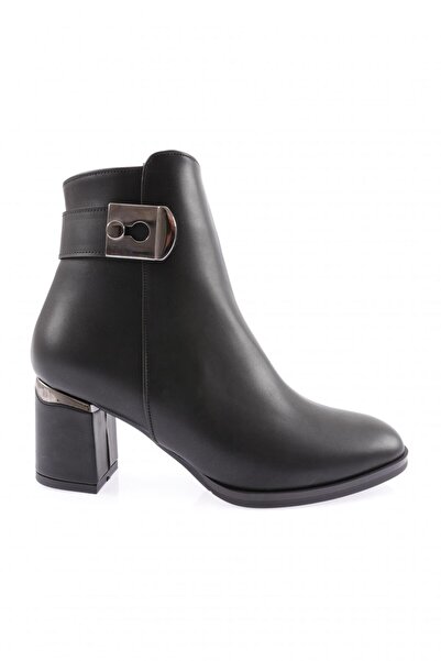DGN Heeled Buckle Short Boots Black 5132101