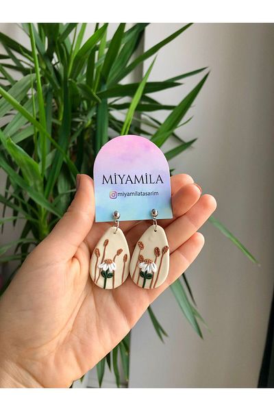 TREND Miyamila Collection White Daisy Spike Detailed Polymer Earrings