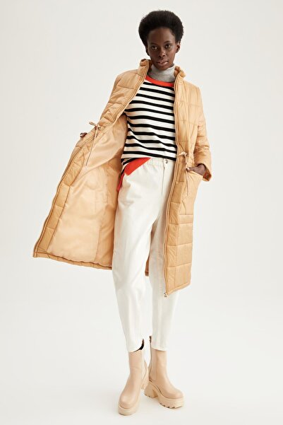 DeFacto Su Itici Dik Yaka Kapitoneli Cepli Kemerli Uzun Şişme Kışlık Mont V4436az22sp