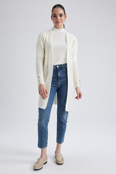 DeFacto Strickjacke aus Selanik-Stoff mit V-Ausschnitt und normaler Passform