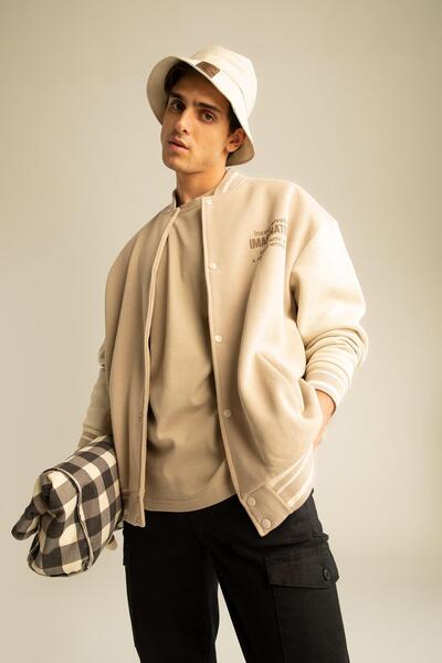 DeFacto سترة صوفية بأكمام طويلة ورقبة جامعية مقاس كبير مع مشابك تثبيت