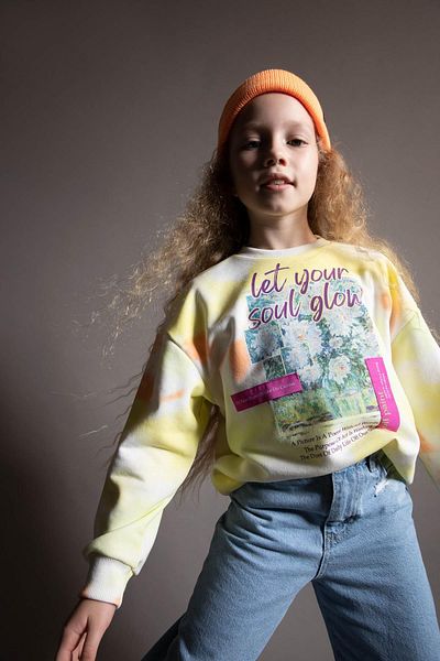 DeFacto Girl's Crew Neck Soft Fuzzy Sweatshirt