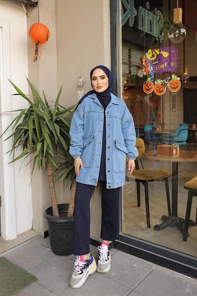 lurex moda JACĂ OVERSIZE DE DENIM CU BUZUARE ÎN CRUCE ȘI MÂNECI ELASTICE