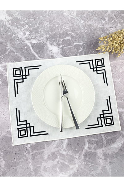 WEARE2 Λευκό με μαύρο κέντημα ορθογώνιο σερβίτσιο αμερικάνικου τύπου 34x44 εκ.
