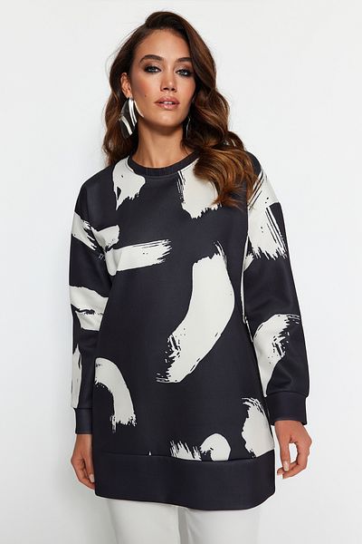 Trendyol Modest Schwarz gemustertes Scuba-Strick-Sweatshirt mit Rundhalsausschnitt TCTAW23TW00049