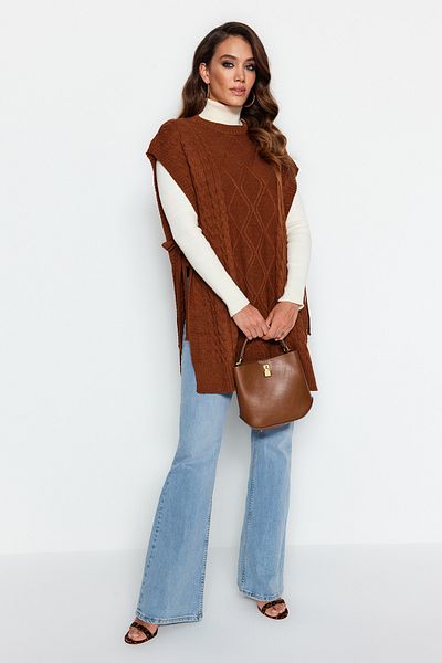 Trendyol Modest Brauner geflochtener Strickpullover mit Bindegürtel TCTAW22UV0018