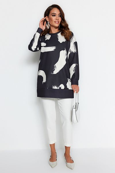 Trendyol Modest Schwarz gemustertes Scuba-Strick-Sweatshirt mit Rundhalsausschnitt TCTAW23TW00049