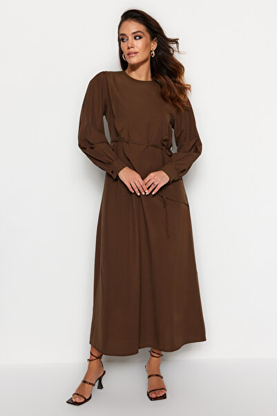 Trendyol Modest Καφέ Ζώνη Μπροστινό Σπλιτ Βαμβακερό Υφαντό Φόρεμα TCTSS23EB00360