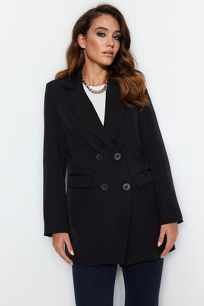 Trendyol Modest Schwarzer Blazer aus Webstoff mit Doppelknöpfen und detailliertem Taschenfutter TCTSS22CE0250
