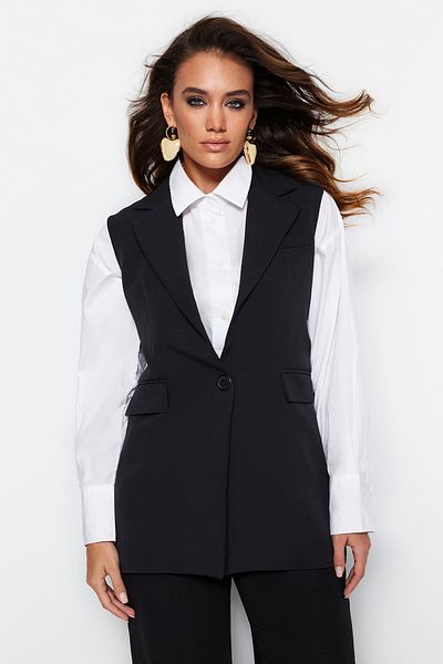 Trendyol Modest Schwarz gefütterte Weste aus gewebtem Finike-Stoff mit einem Knopf TCTAW24YL00017